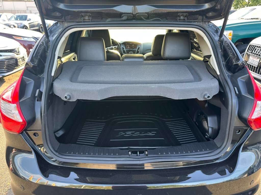 Used 2012 Ford Focus Titanium image 11