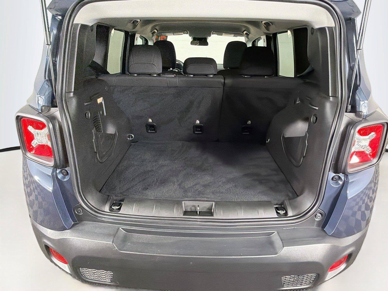 Used 2022 Jeep Renegade Latitude AWD/4WD image 14
