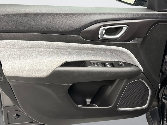 Used 2022 Jeep Compass Latitude image 9