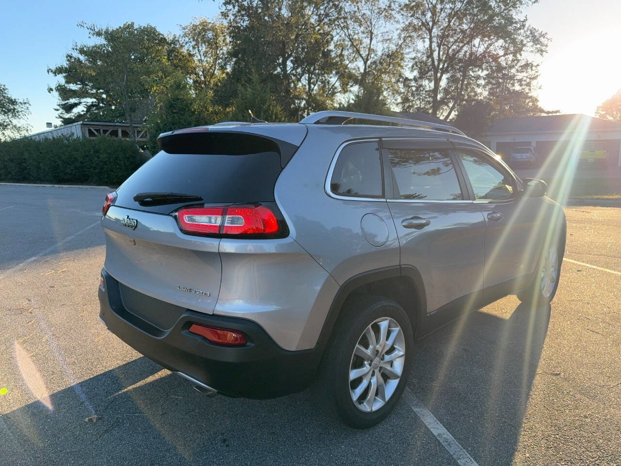 Used 2014 Jeep Cherokee Limited w/ Luxury Group image 5