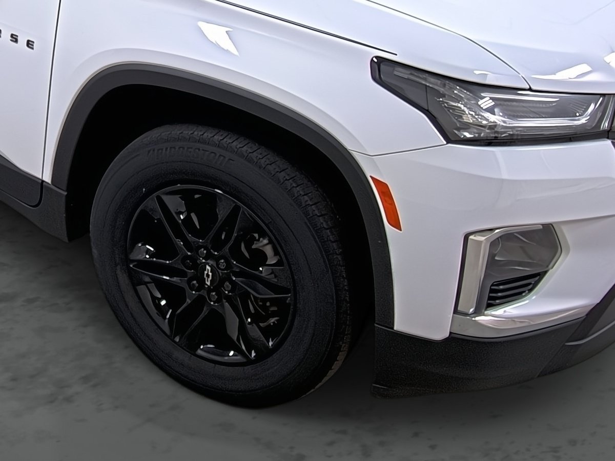 Used 2023 Chevrolet Traverse LT w/ Midnight/Sport Edition FWD image 14
