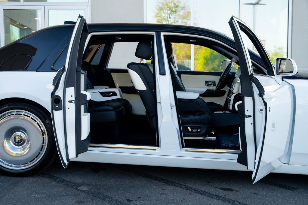Used 2019 Rolls-Royce Phantom Sedan image 12
