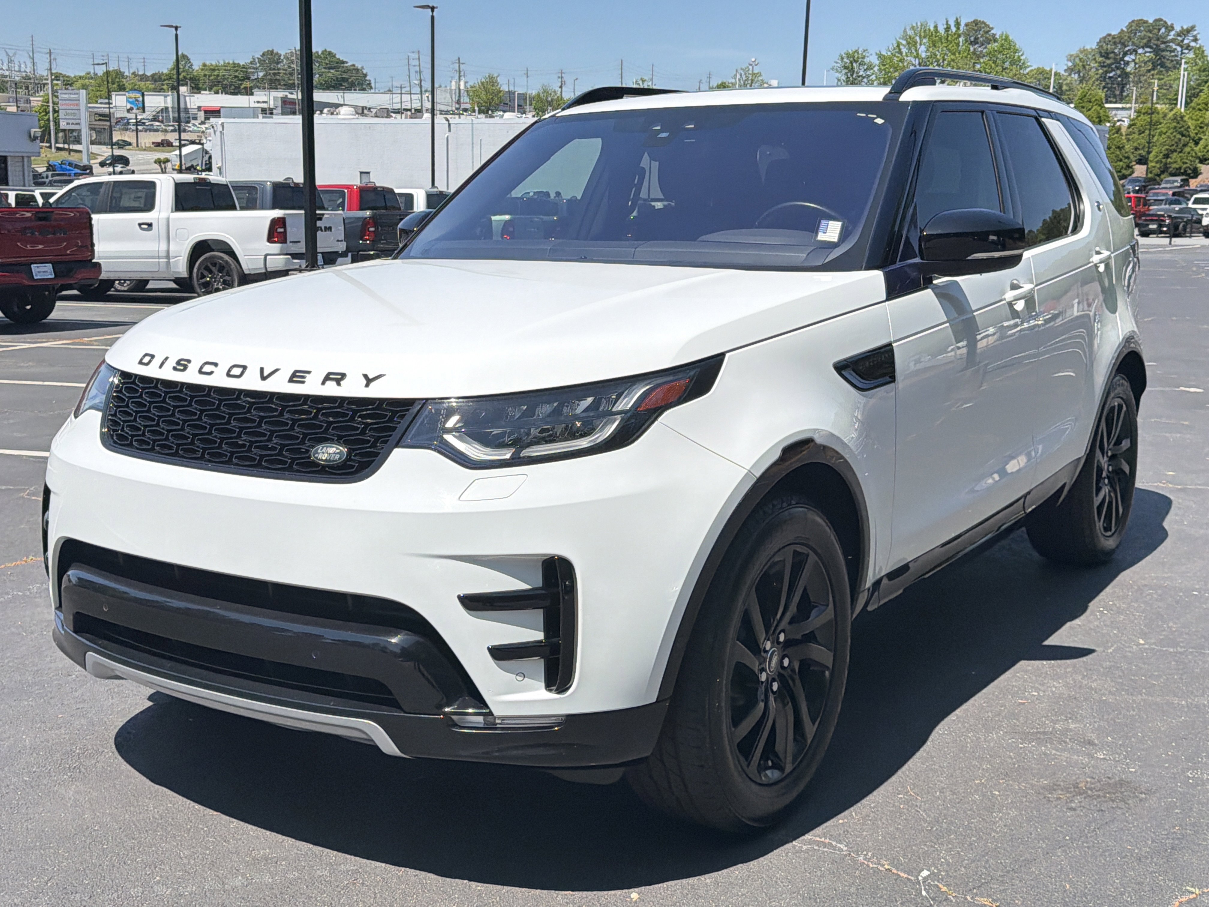 Used 2020 Land Rover Discovery Landmark image 3