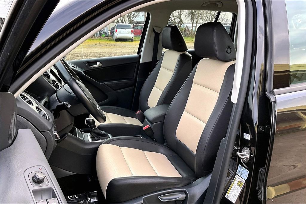 Used 2017 Volkswagen Tiguan S image 9