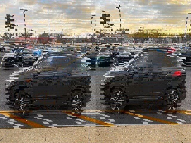 Used 2025 Toyota Corolla Cross AWD Hybrid image 3