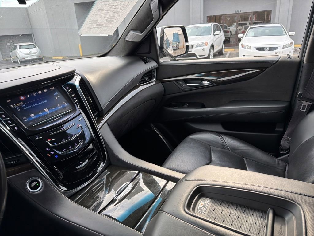 Used 2017 Cadillac Escalade ESV Platinum image 26