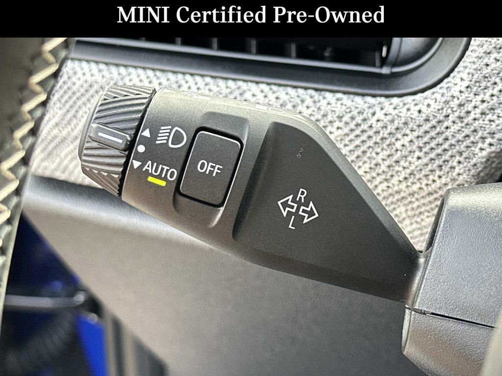 Used 2025 MINI Cooper 2-Door Hardtop image 17