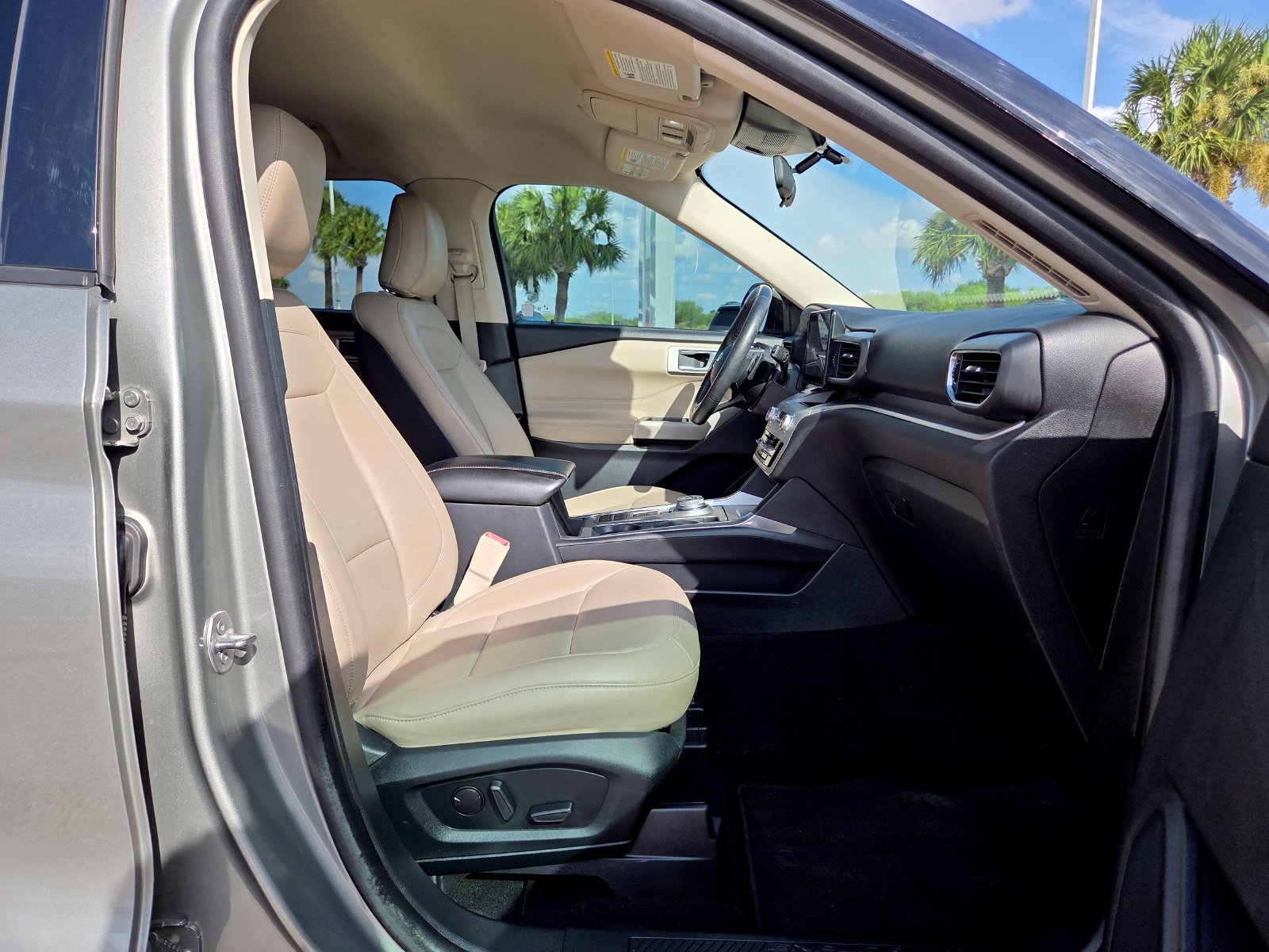 Used 2020 Ford Explorer XLT w/ Equipment Group 202A RWD image 18