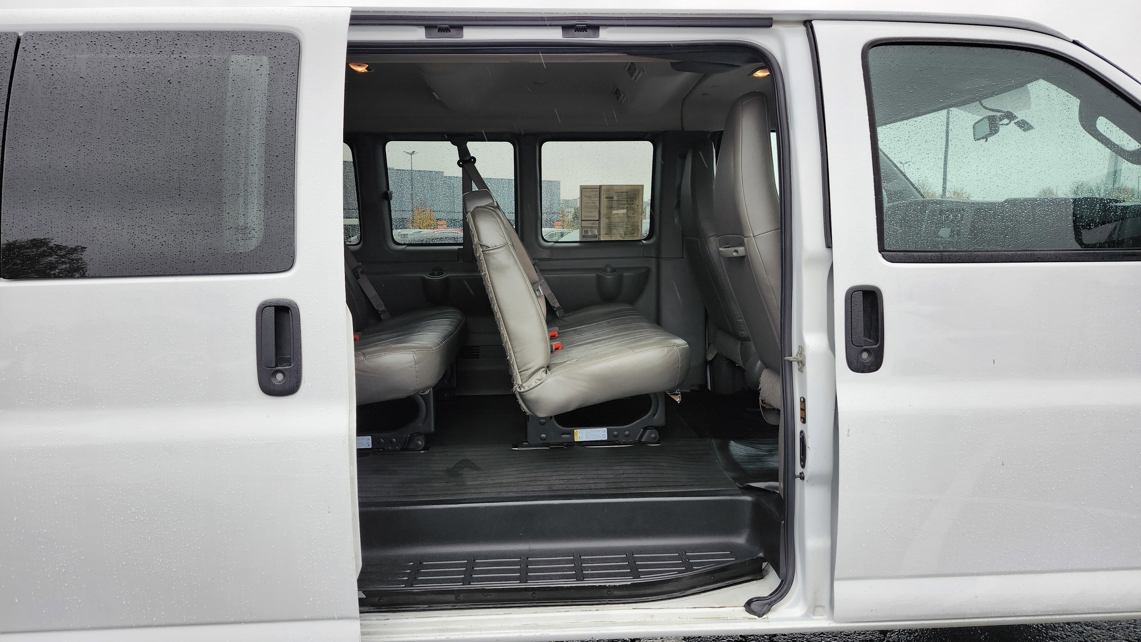 Used 2022 Chevrolet Express 3500 LS image 17