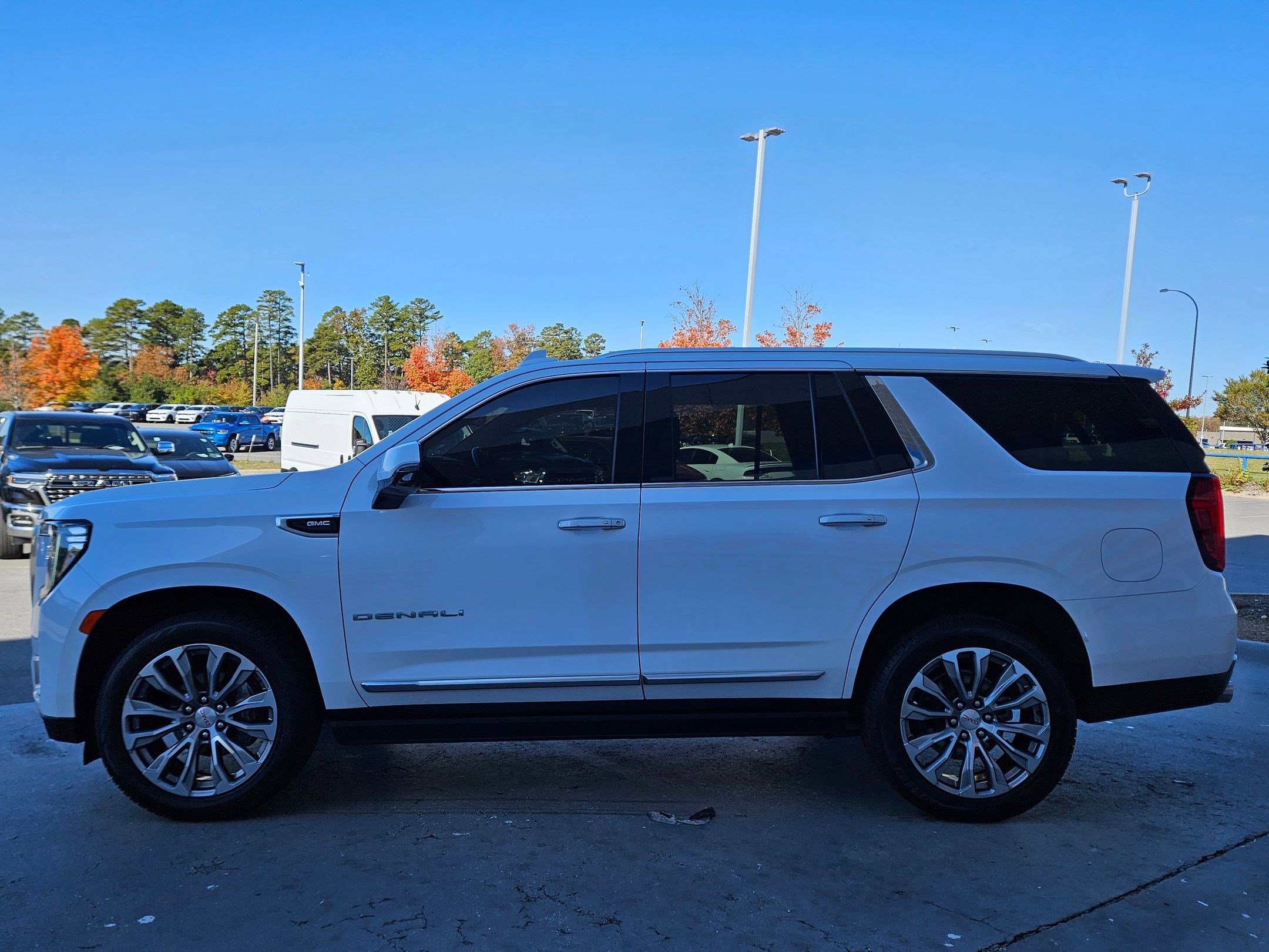 Used 2021 GMC Yukon Denali w/ Denali Premium Package image 4