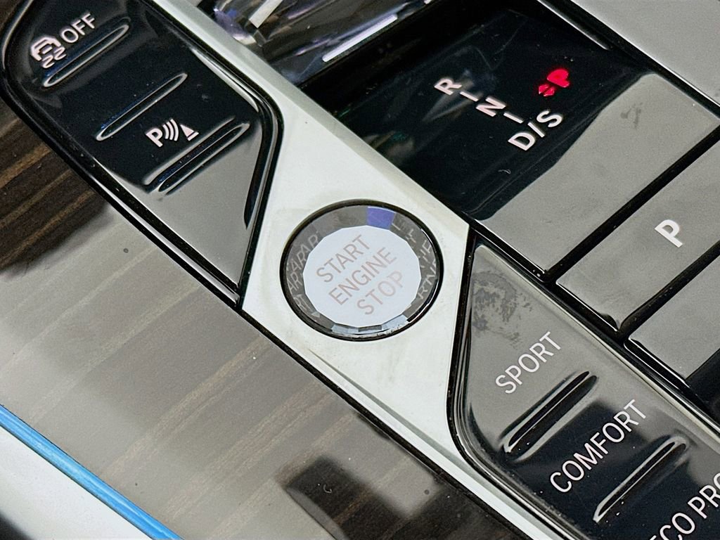 Used 2023 BMW X7 xDrive40i w/ Executive Package image 19