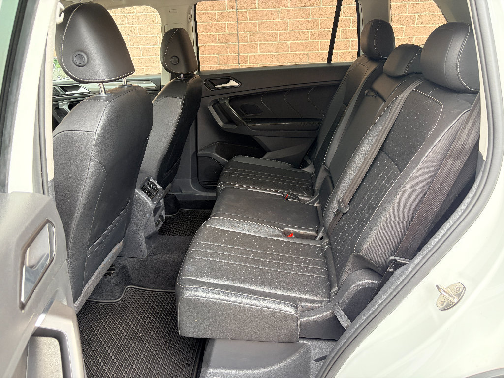 Used 2022 Volkswagen Tiguan SE w/ Panoramic Sunroof Package FWD image 22