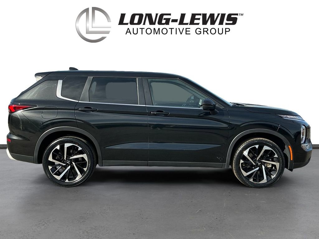 Used 2023 Mitsubishi Outlander SE image 8