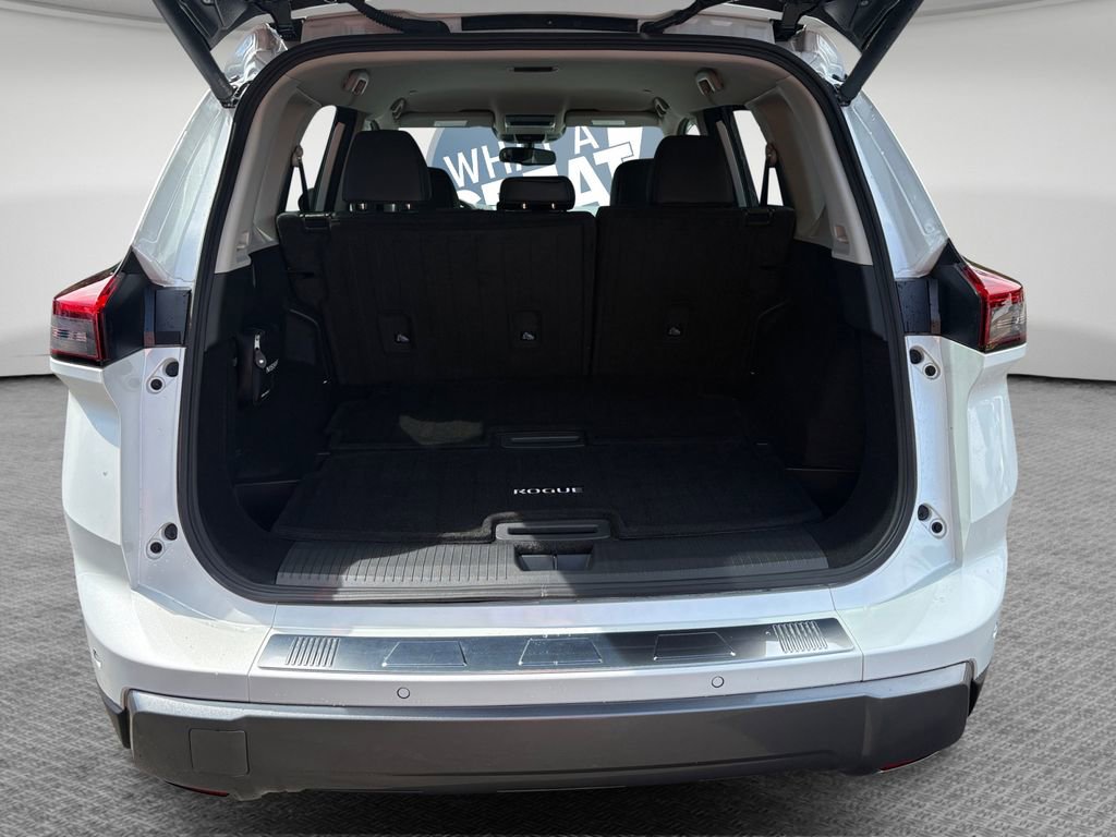 Used 2025 Nissan Rogue SL FWD image 25