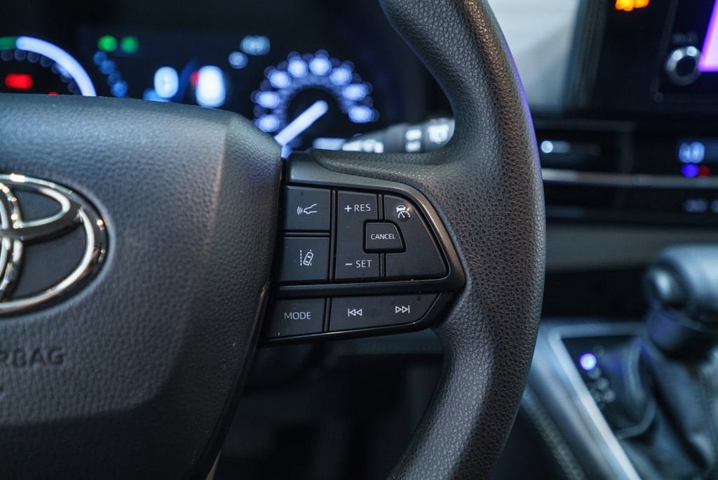 Certified 2026 Toyota Sienna LE FWD image 19