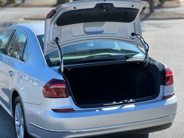 Used 2018 Volkswagen Passat 2.0T SE image 41