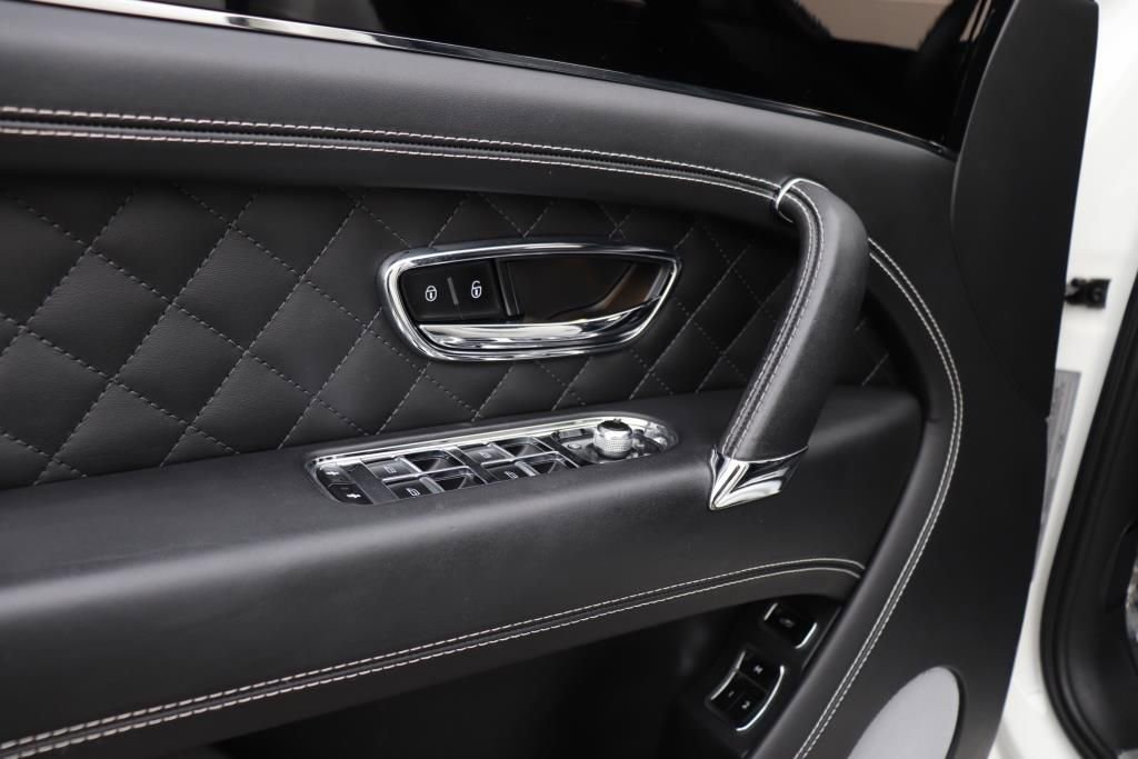 Used 2017 Bentley Bentayga image 42
