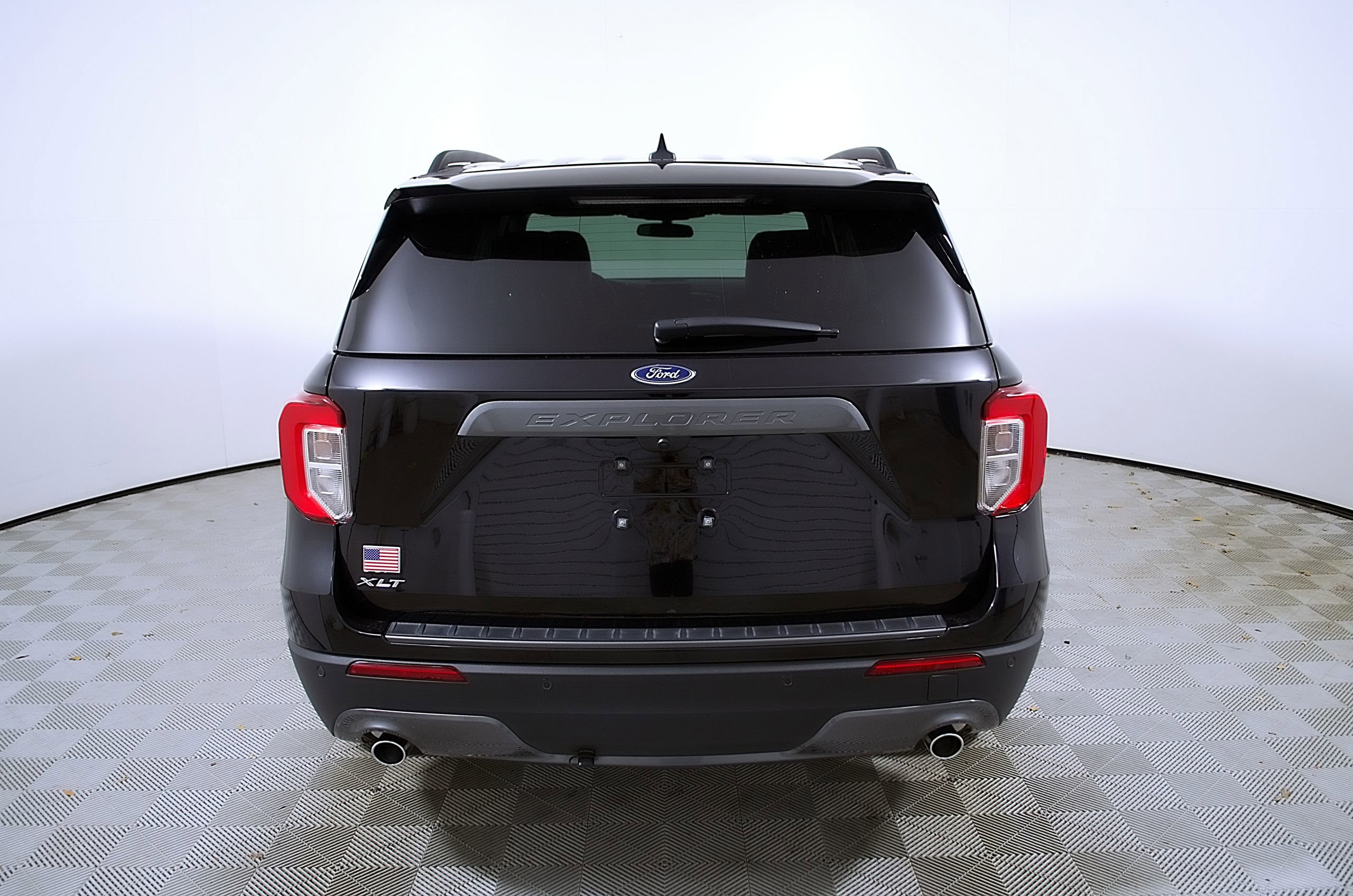 Used 2023 Ford Explorer XLT w/ Equipment Group 202A image 8