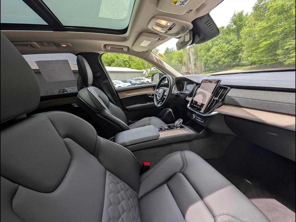 Certified 2025 Volvo XC90 B6 Core AWD/4WD image 21