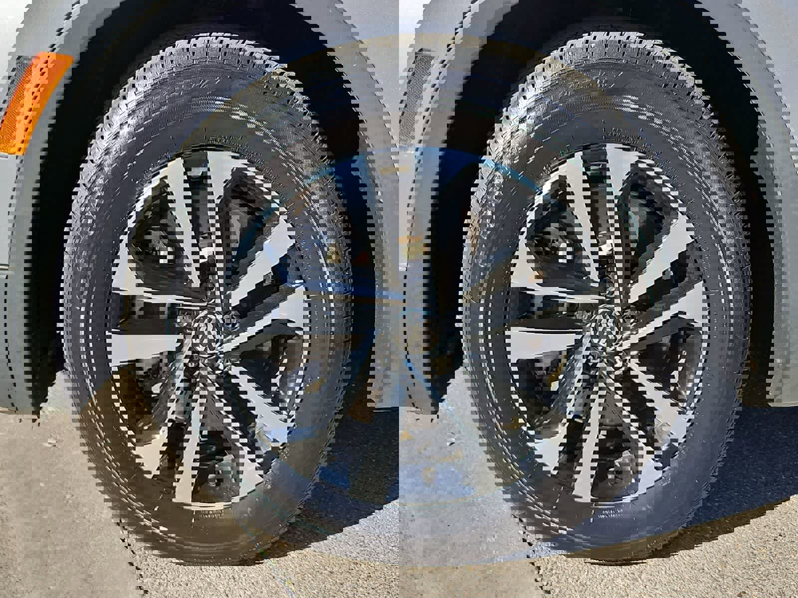 Used 2024 Volkswagen Tiguan S image 14