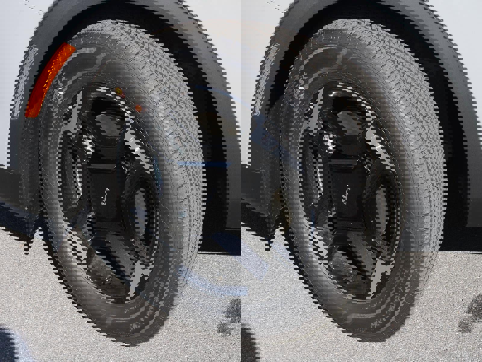 New 2026 Kia Sportage EX w/ EX Panoramic Sunroof Package image 8