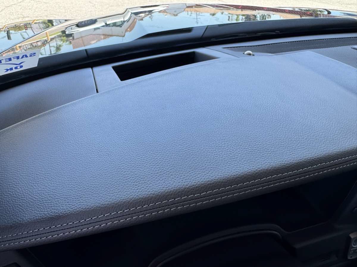 Used 2009 Cadillac XLR RWD image 29