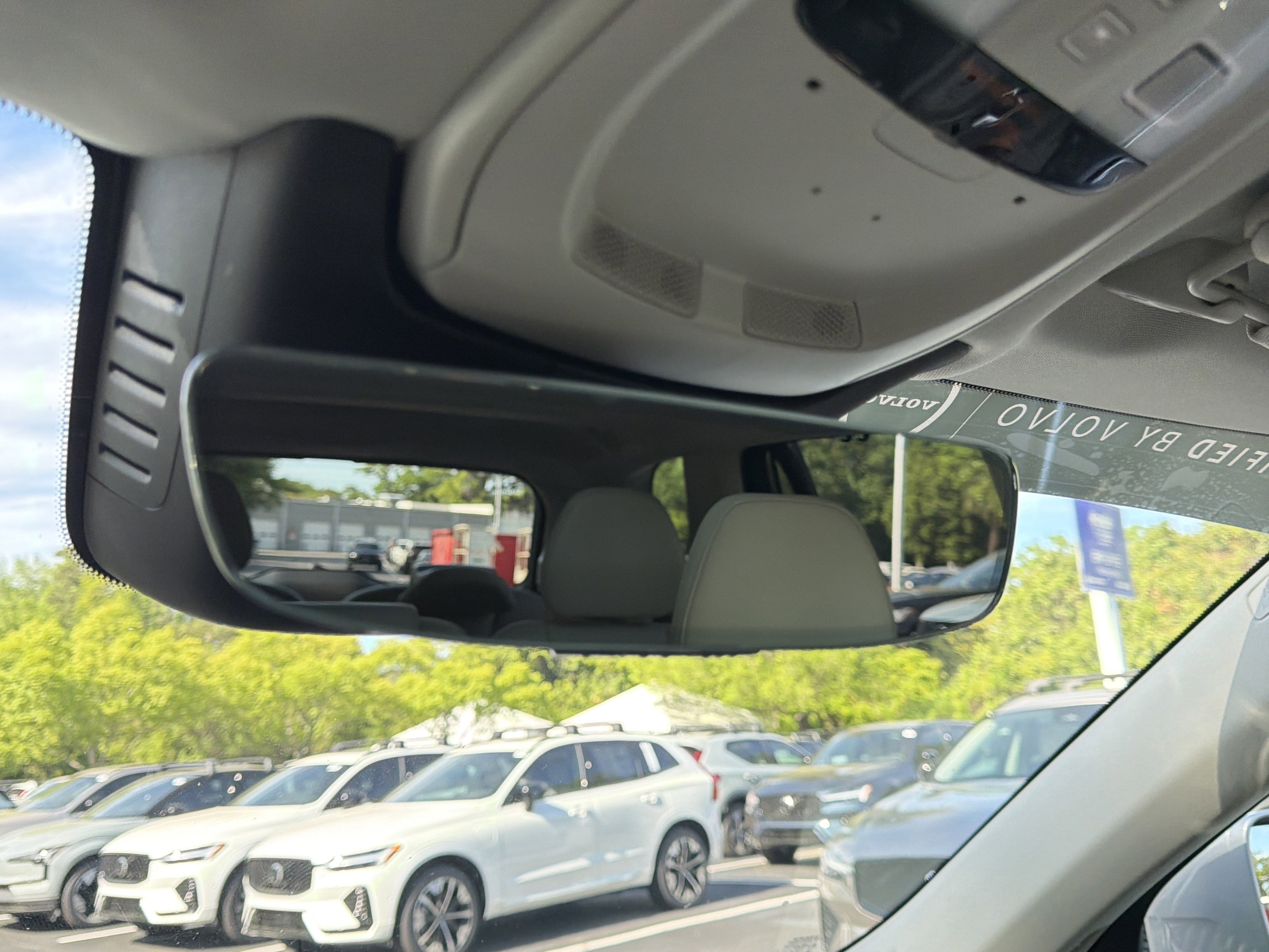 Certified 2024 Volvo XC90 T8 Ultimate w/ Protection Package Premier image 27