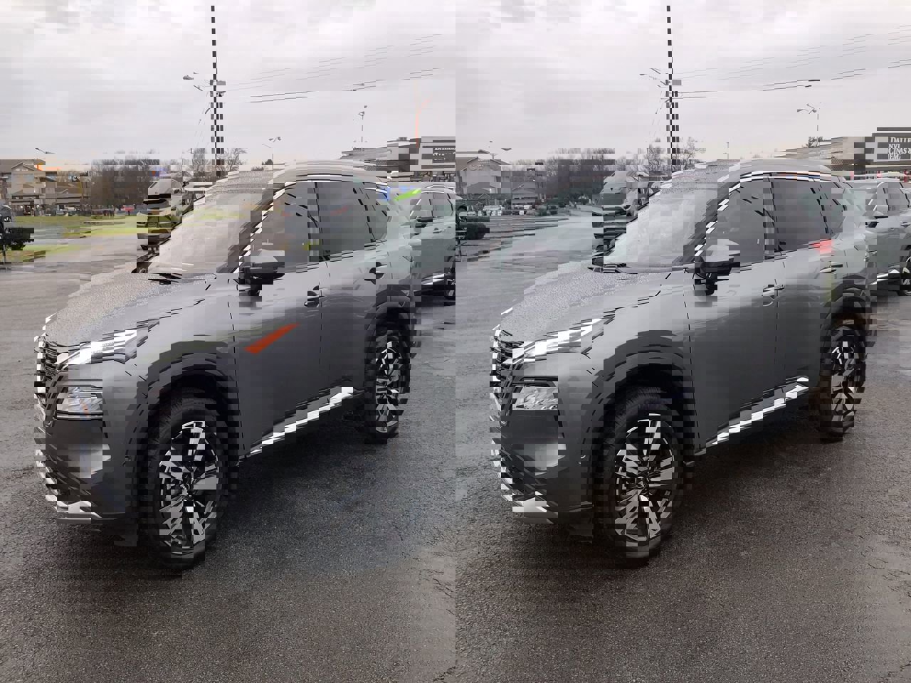 Used 2023 Nissan Rogue Platinum w/ Platinum Premium Package image 3