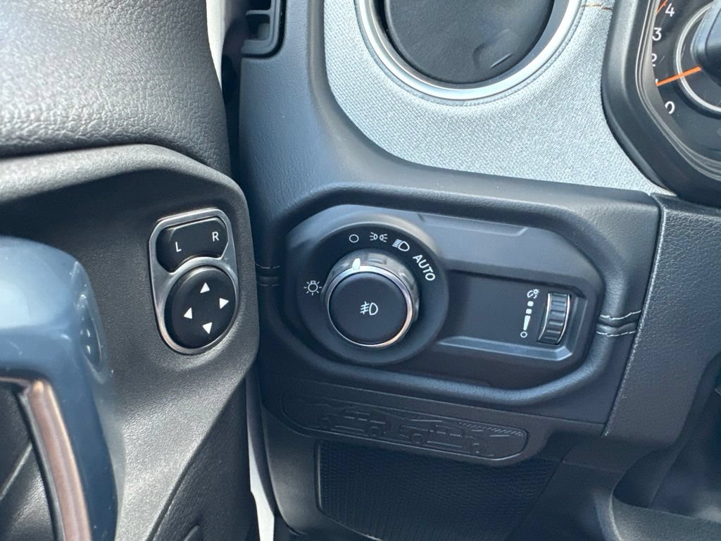 Used 2026 Jeep Wrangler Unlimited Sahara AWD/4WD image 20