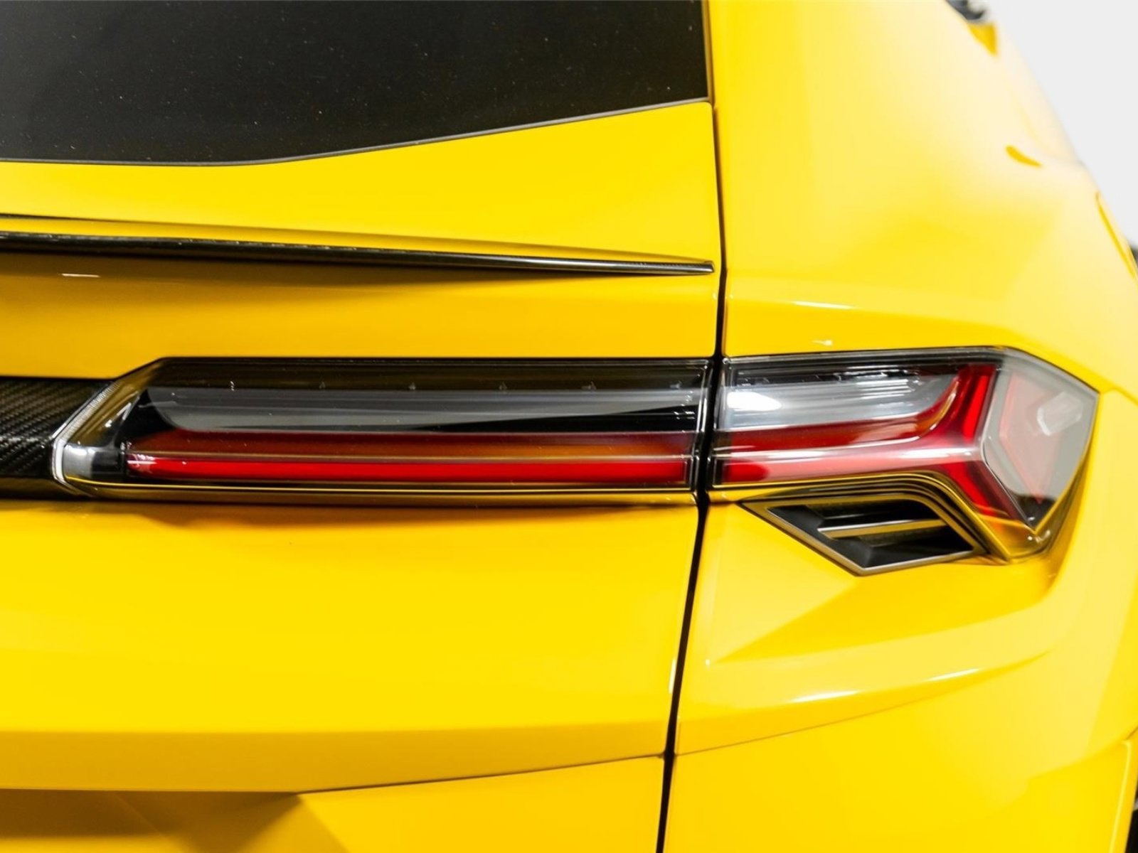 Used 2023 Lamborghini Urus Performante image 13