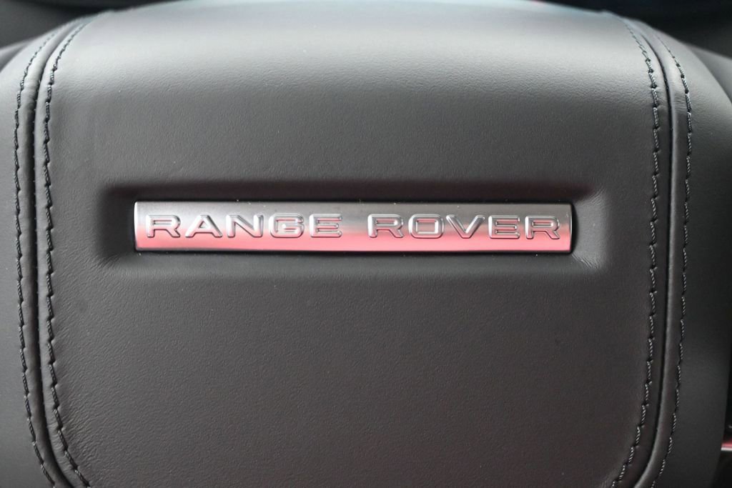 Used 2025 Land Rover Range Rover SE AWD/4WD image 22