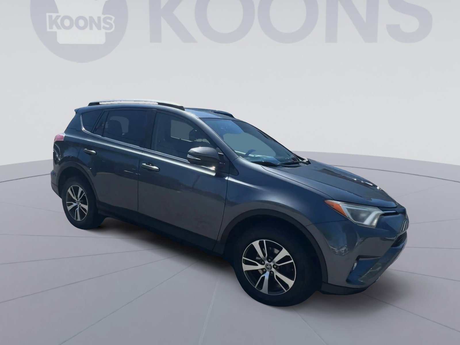 Used 2017 Toyota RAV4 XLE AWD/4WD image 2