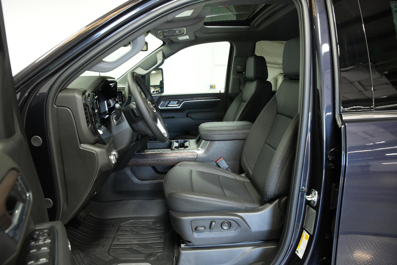 New 2025 GMC Sierra 2500 SLT w/ SLT Premium Package image 27