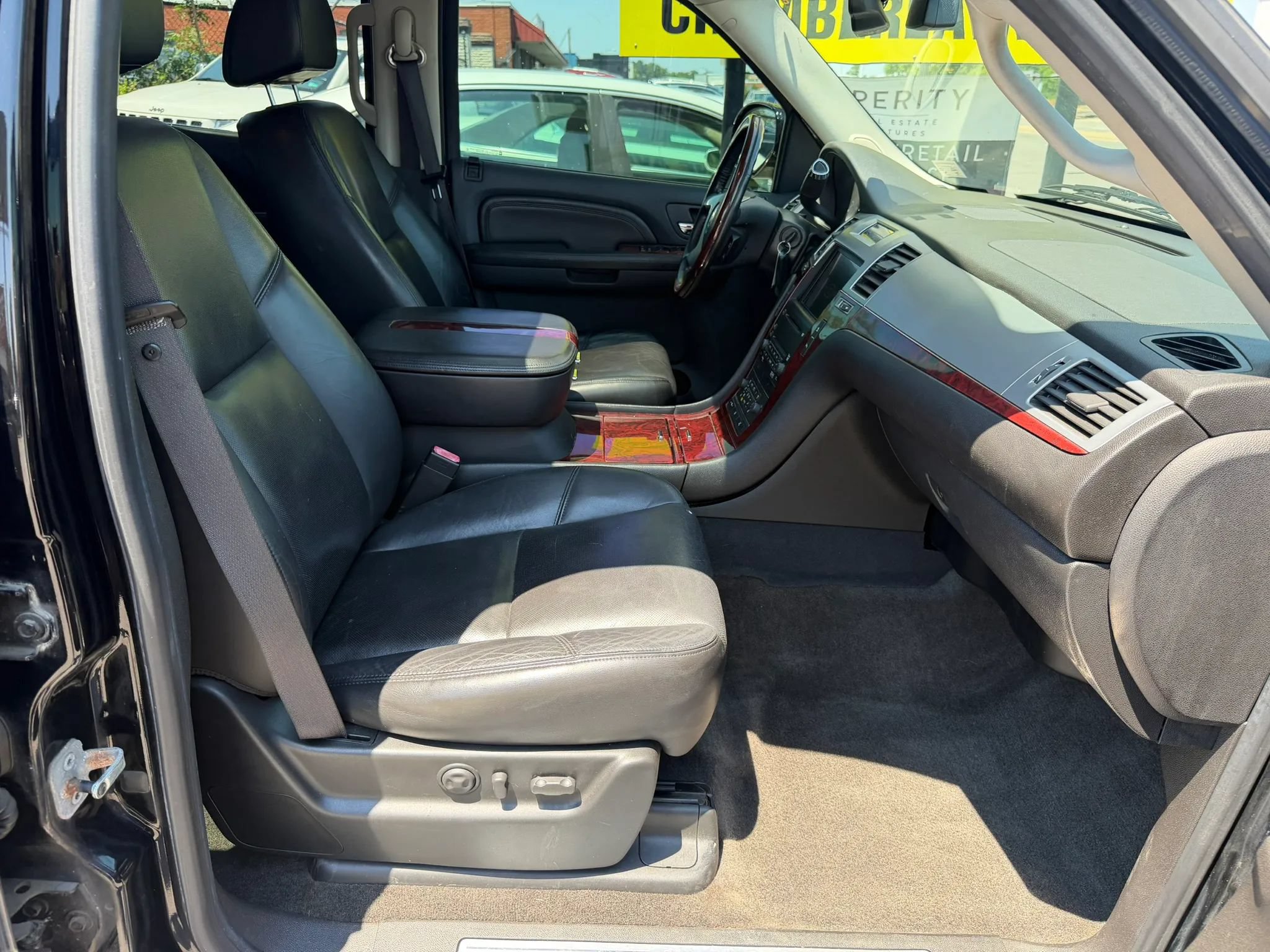 Used 2009 Cadillac Escalade AWD image 8