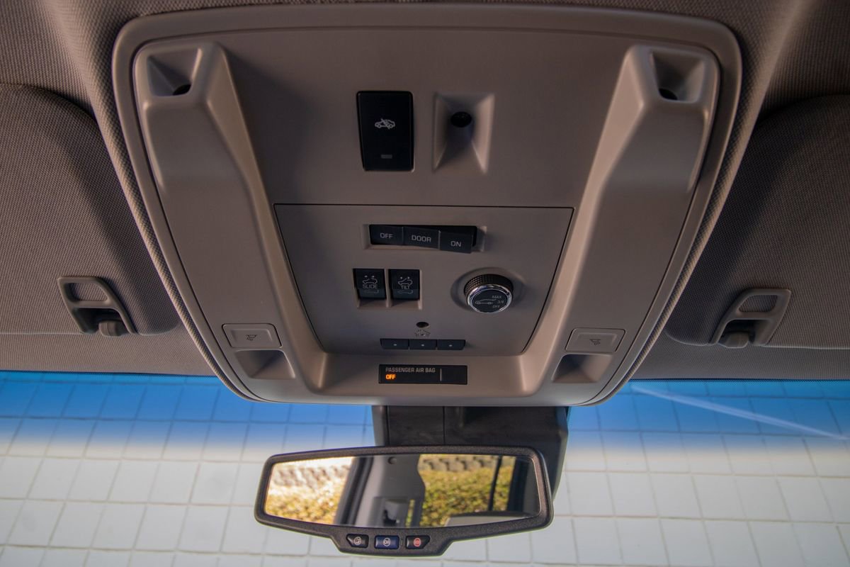 Used 2017 Chevrolet Suburban Premier AWD/4WD image 44