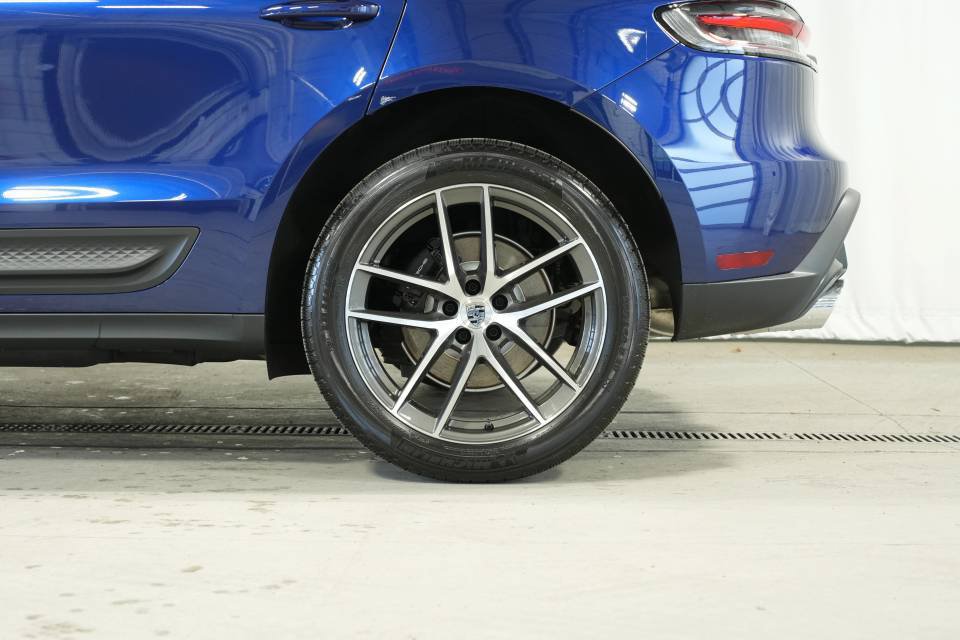 Certified 2026 Porsche Macan AWD/4WD image 45