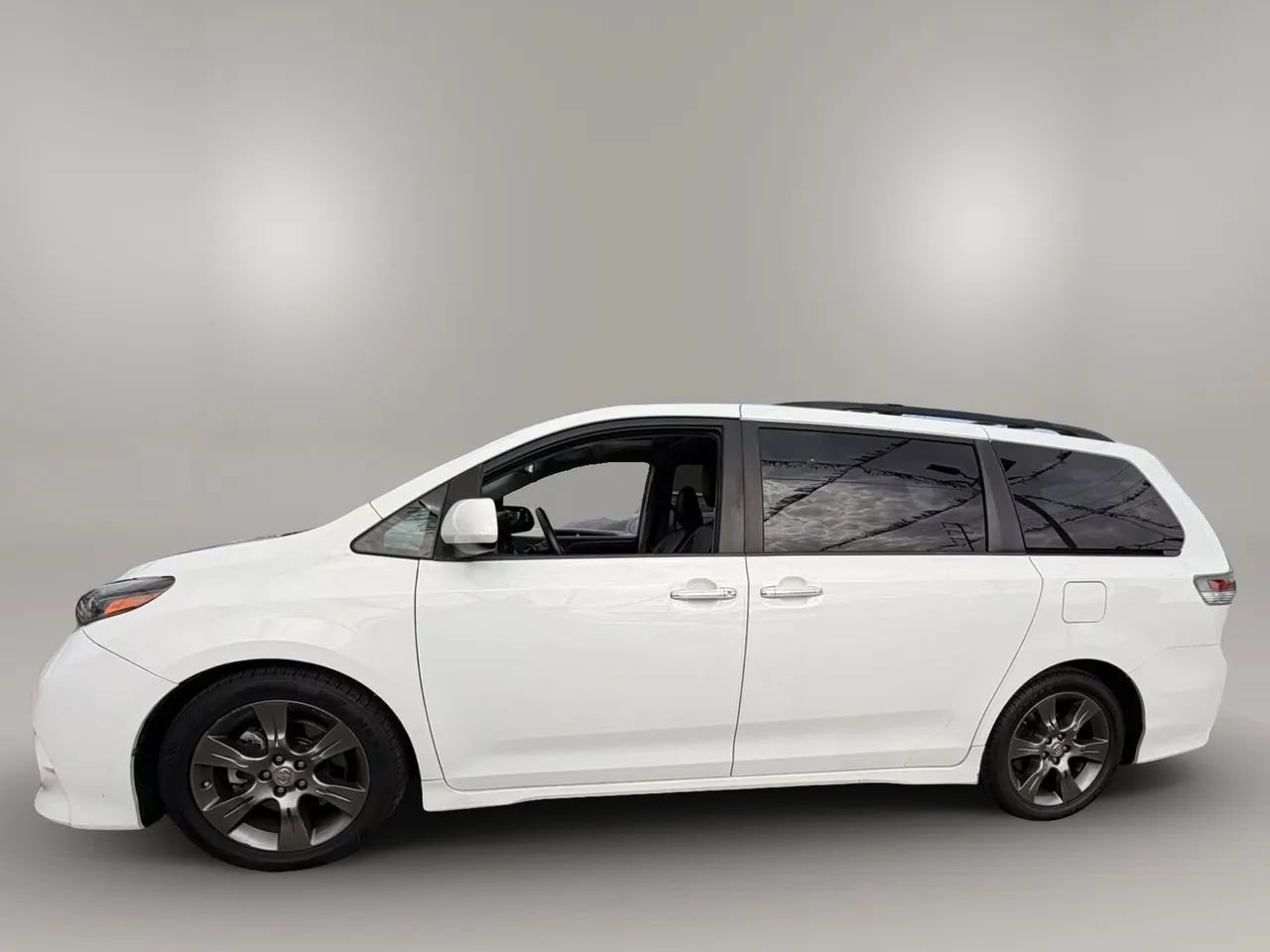 Used 2015 Toyota Sienna SE w/ SE Preferred Package FWD image 9