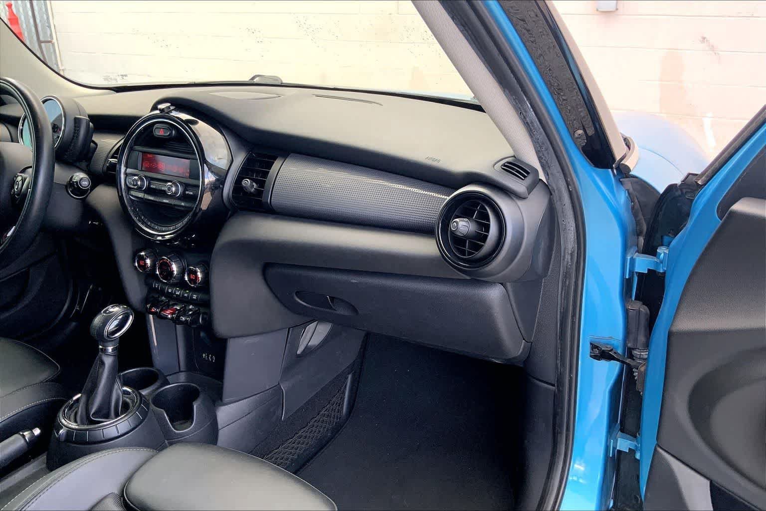 Used 2015 MINI Cooper 4-Door Hardtop FWD image 23