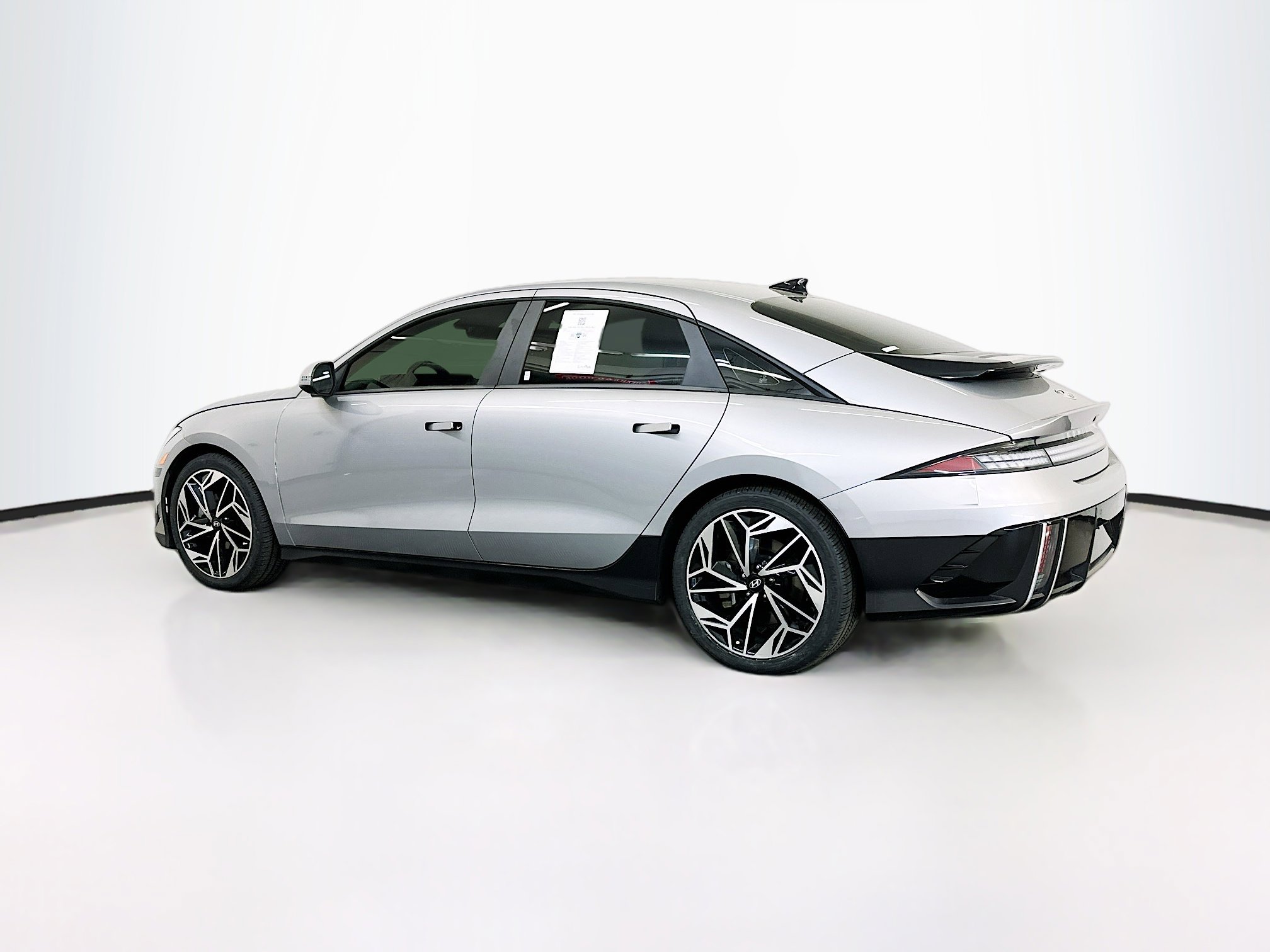 Used 2024 Hyundai Ioniq 6 SEL AWD/4WD image 5