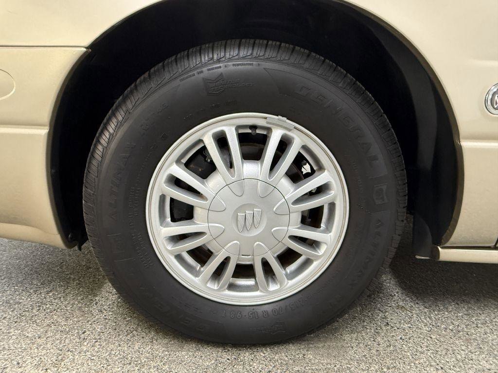 Used 2005 Buick Le Sabre Custom image 58