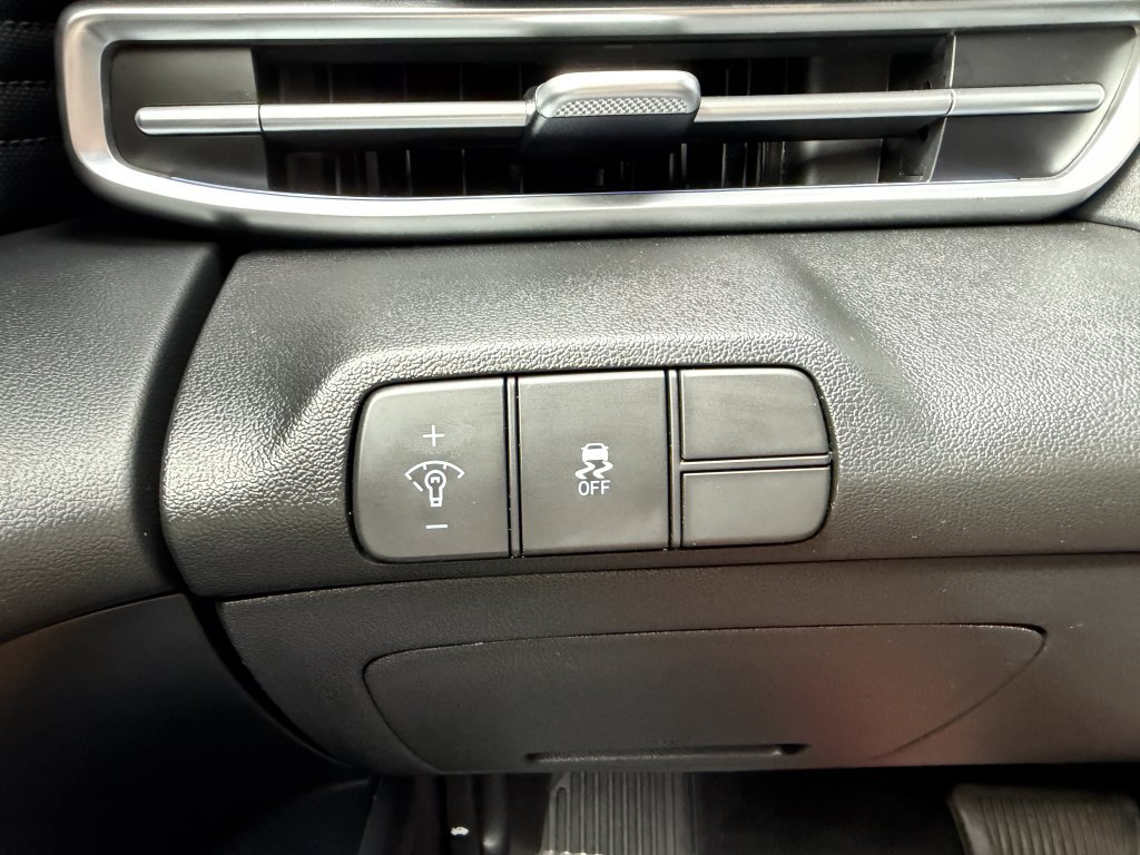 Used 2025 Hyundai Elantra Limited FWD image 27
