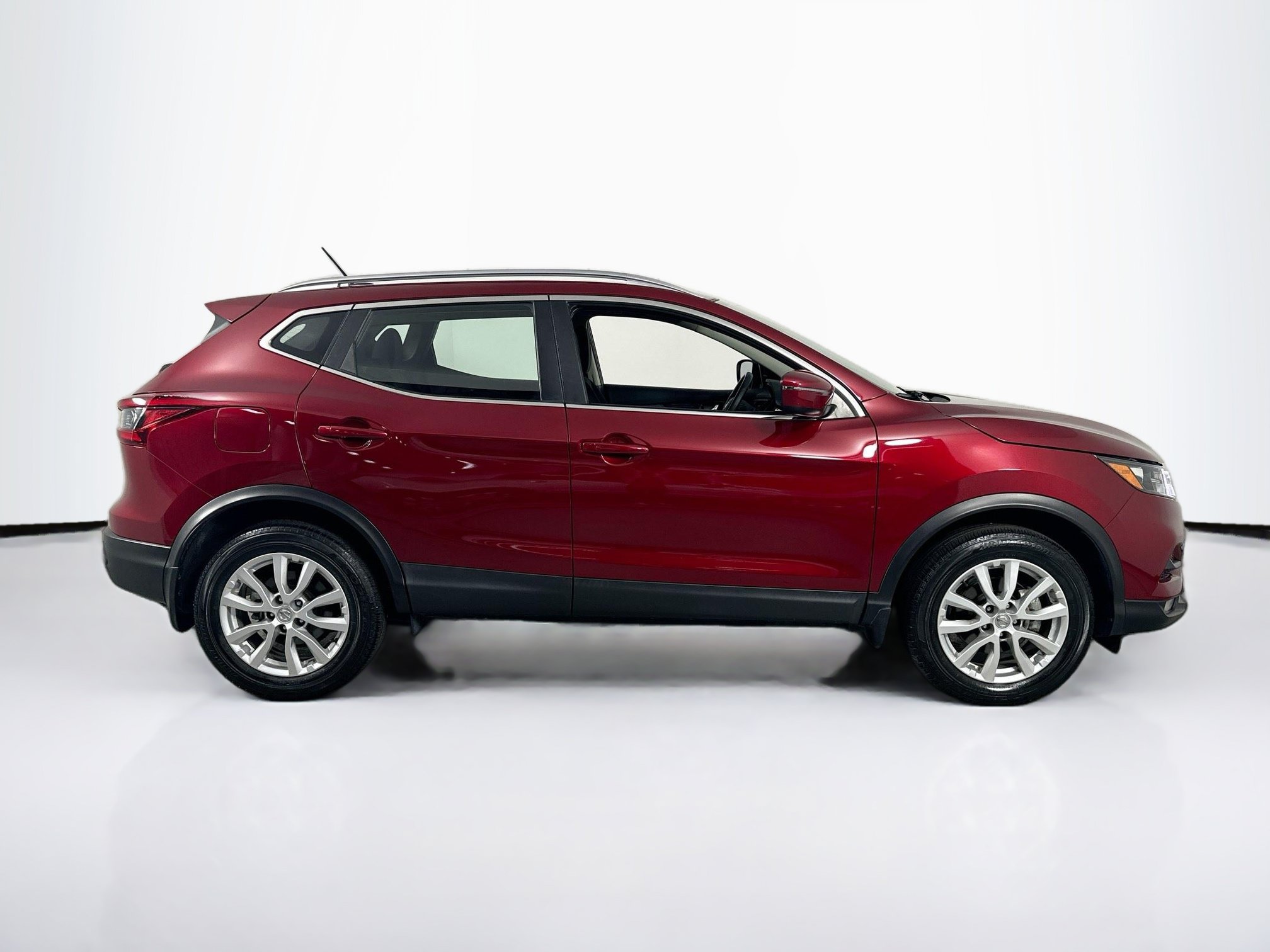 Used 2022 Nissan Rogue Sport SV FWD image 4