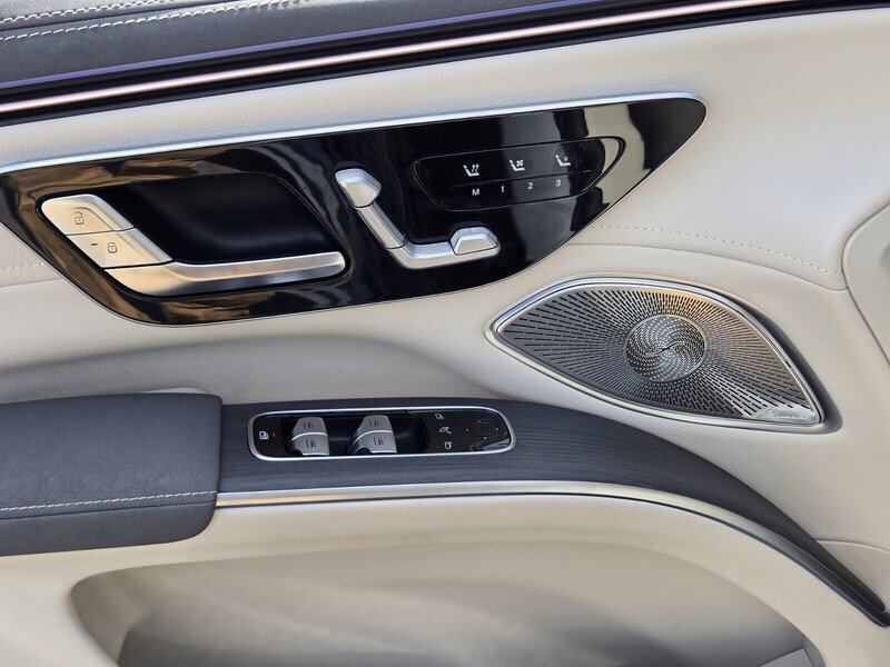 Used 2025 Mercedes-Benz EQS 580 4MATIC SUV image 17
