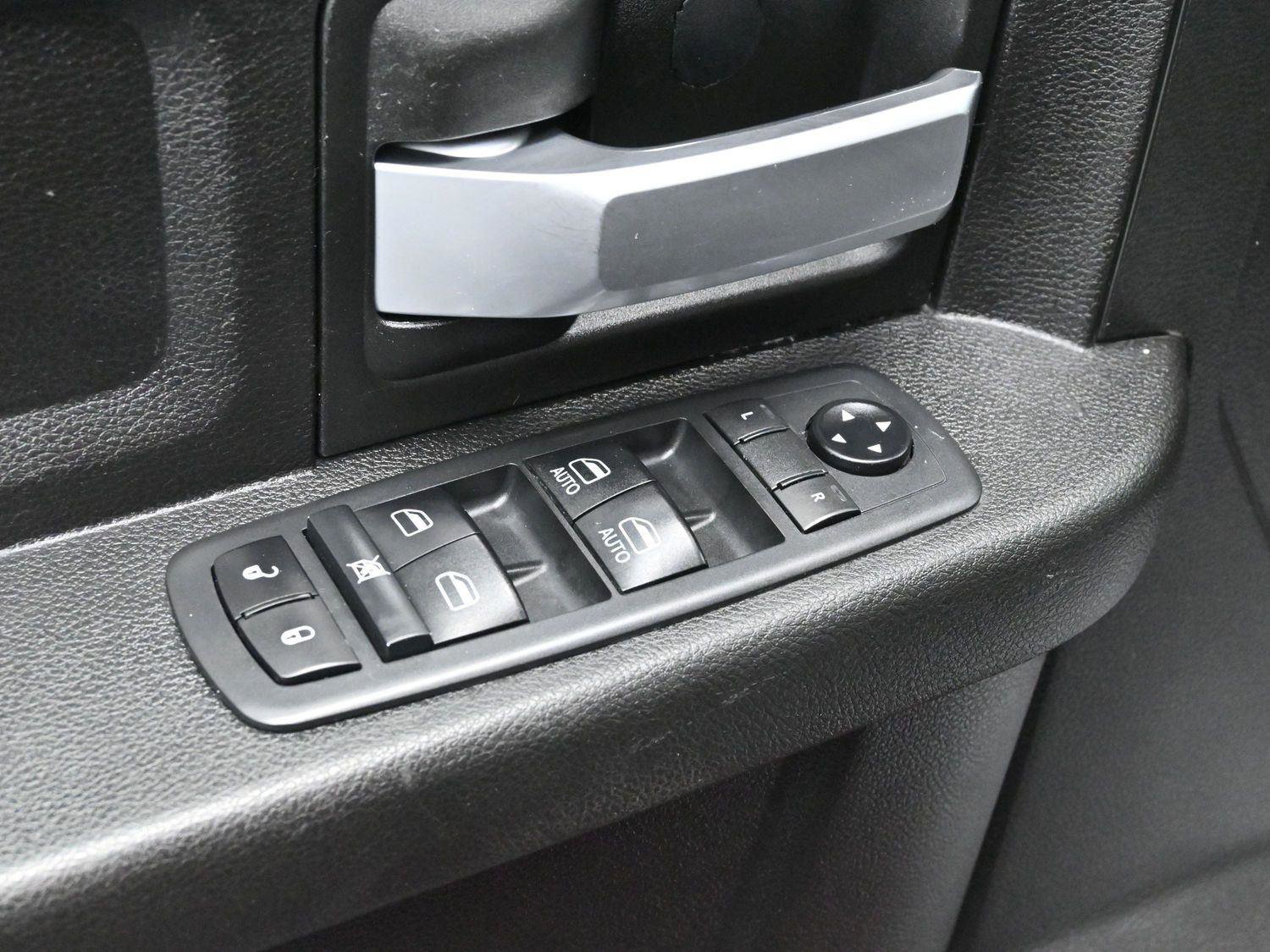 Used 2019 RAM 3500 Tradesman w/ Chrome Appearance Group image 10