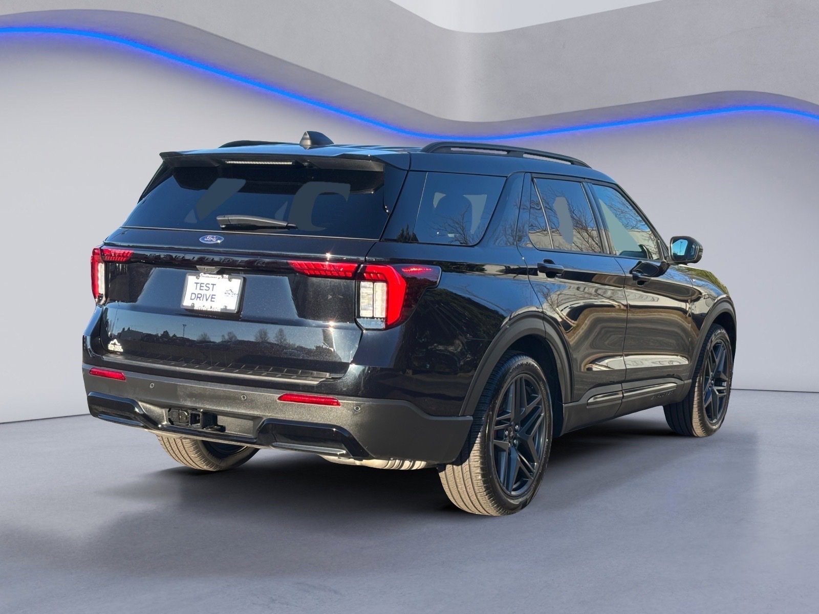 Used 2025 Ford Explorer ST-Line w/ Premium Package image 9