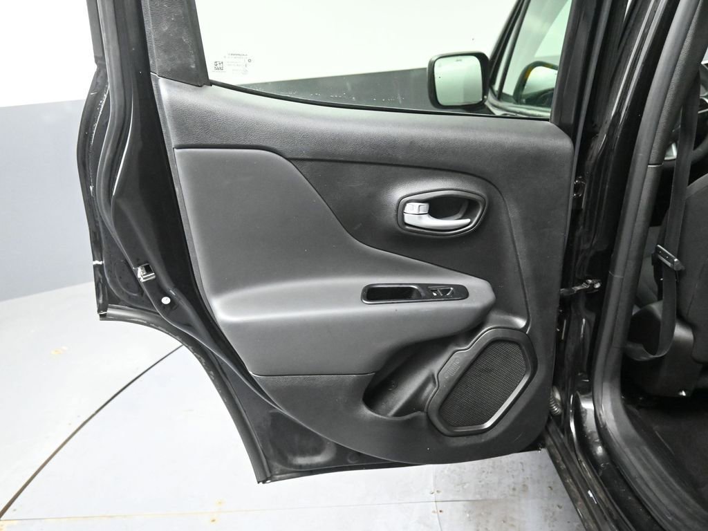 Used 2023 Jeep Renegade Latitude image 24