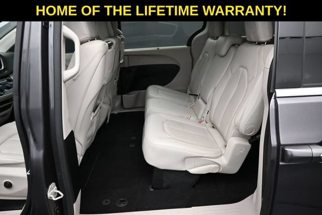 Used 2018 Chrysler Pacifica Touring-L Plus FWD image 38