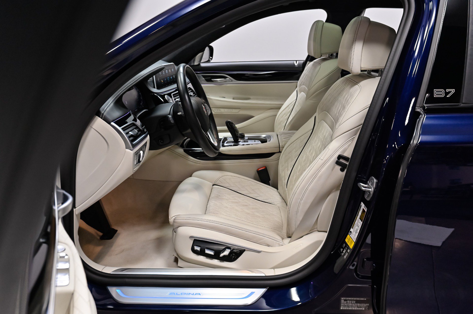 Used 2022 BMW ALPINA B7 xDrive AWD/4WD image 25