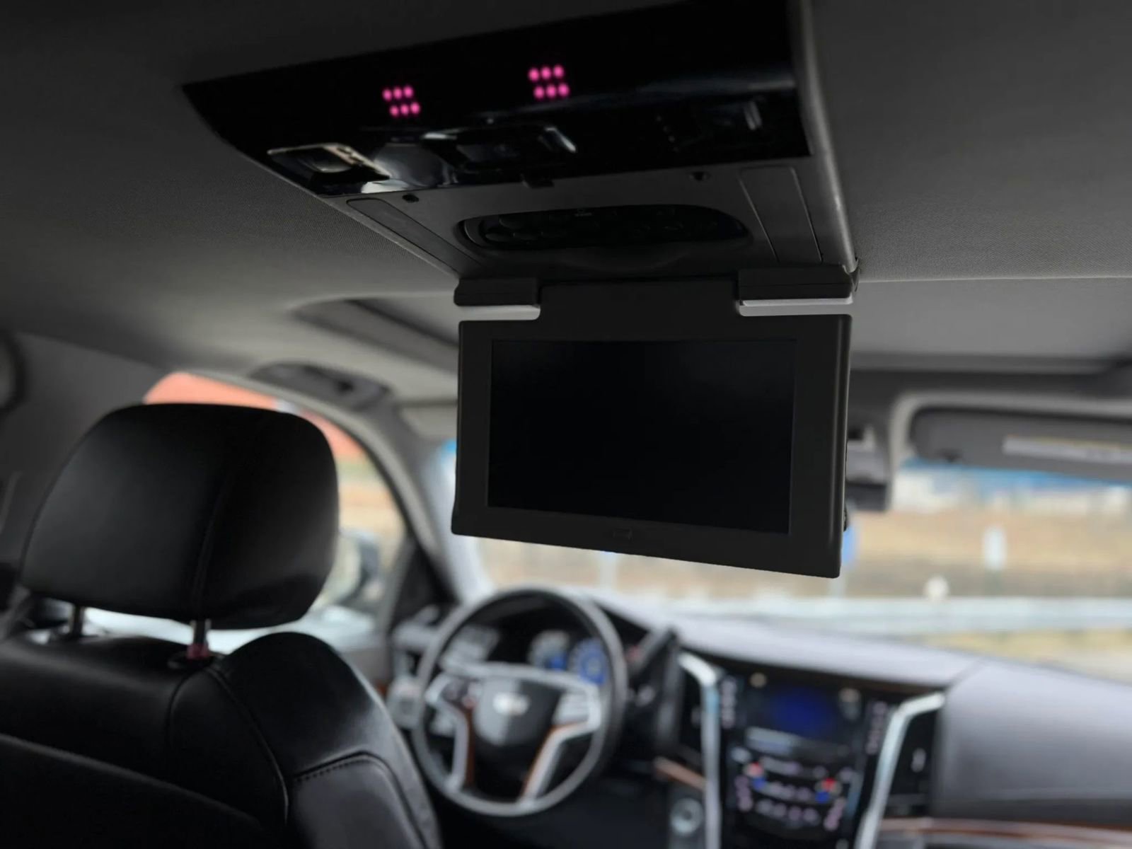 Used 2017 Cadillac Escalade Premium Luxury AWD/4WD image 16