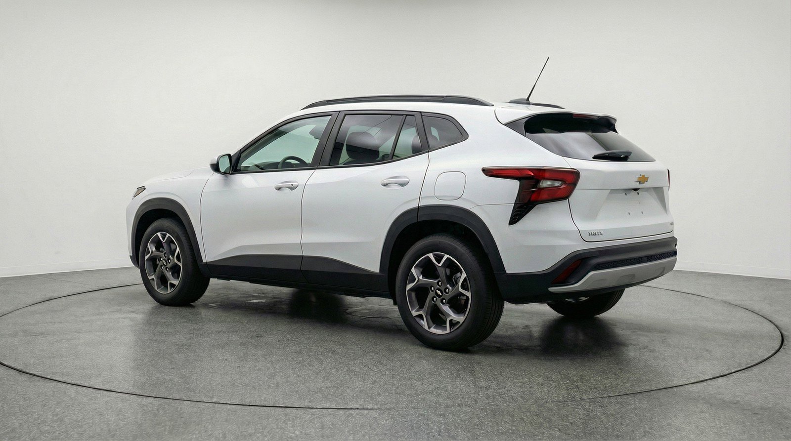 Used 2025 Chevrolet Trax LT FWD image 6